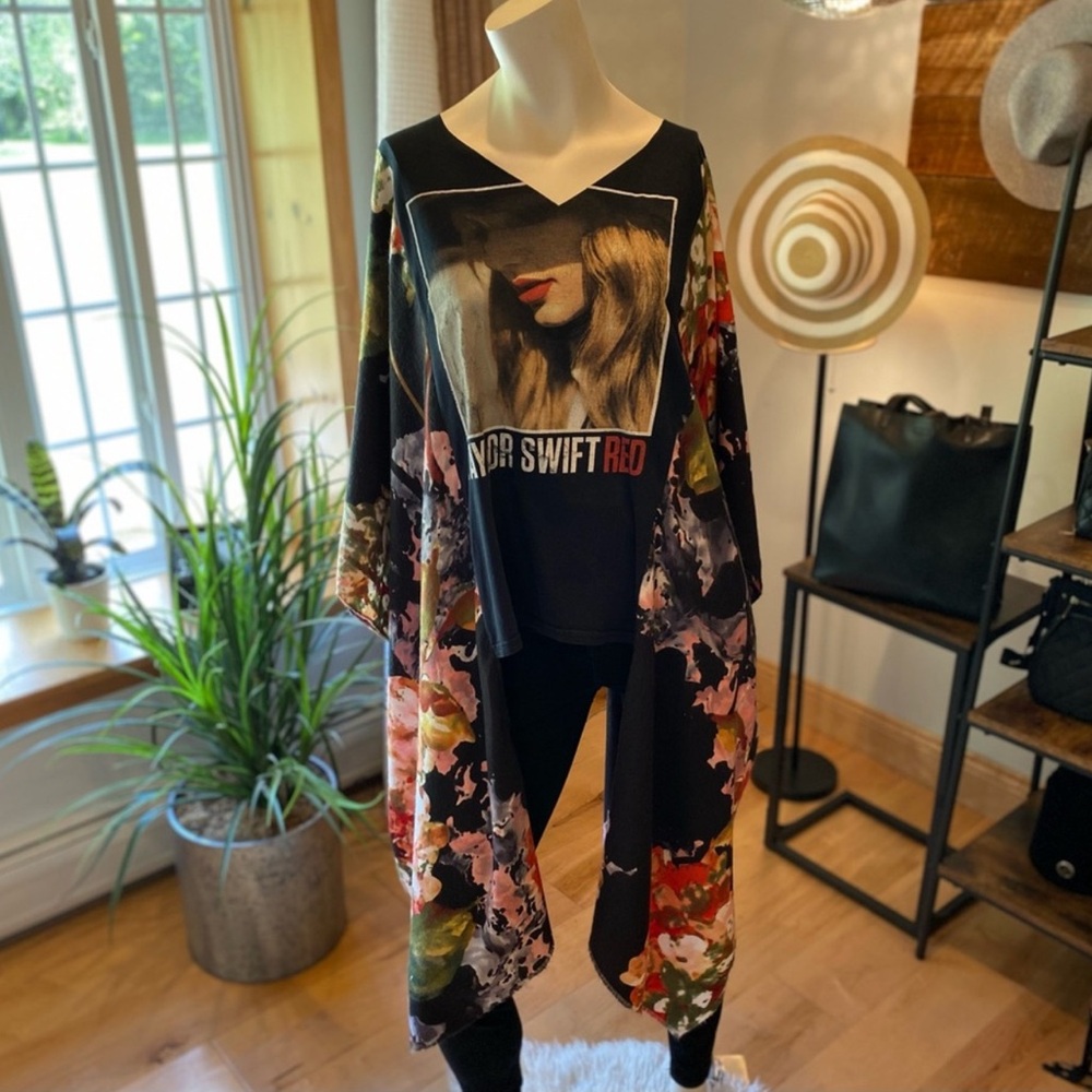 SOLD LIVE! Taylor Swift Custom Bancho Kimono 👘